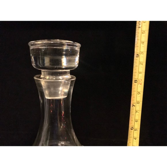 Stunning Wedgwood Large Glass Decanter with Cameo Made in England - Picture 7 of 7